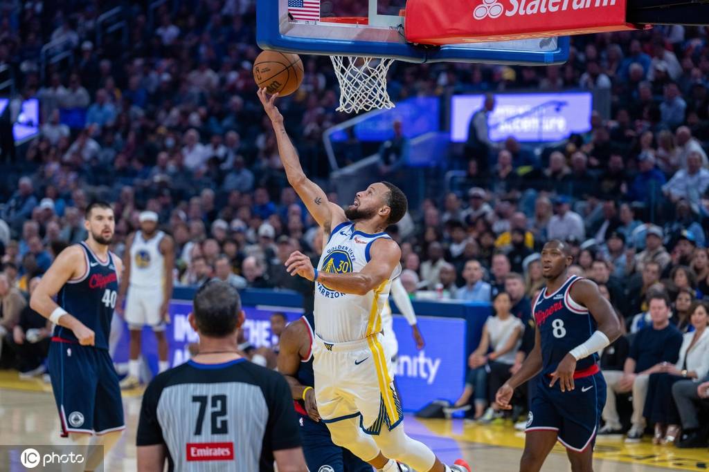 库里低配产出拿捏老头局 哈登下半场隐身顽疾又犯了?